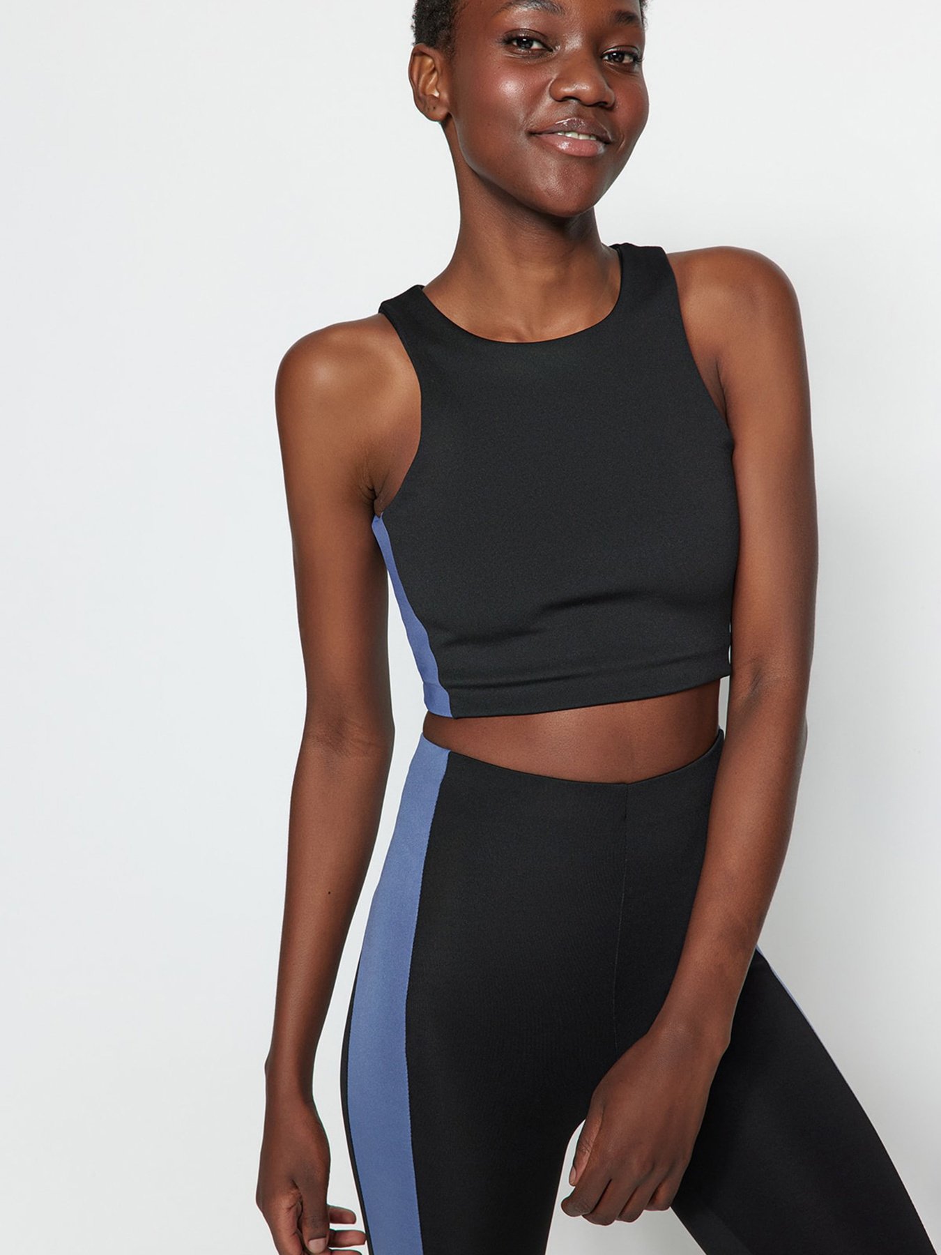 Спортивний топ Trendyol модель THMSS23SS00033/Siyah Спортивний топ Trendyol модель THMSS23SS00033/Siyah Фото