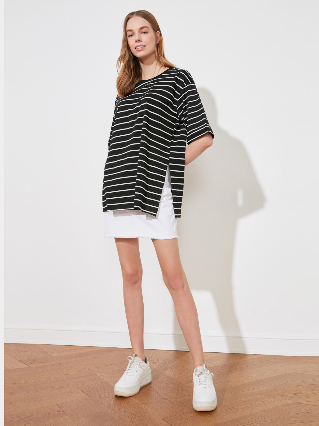 Футболка Trendyol модель TWOSS20TS1549/Siyah Фото