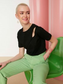 Футболка Trendyol модель TWOSS22TS1022/Siyah Фото