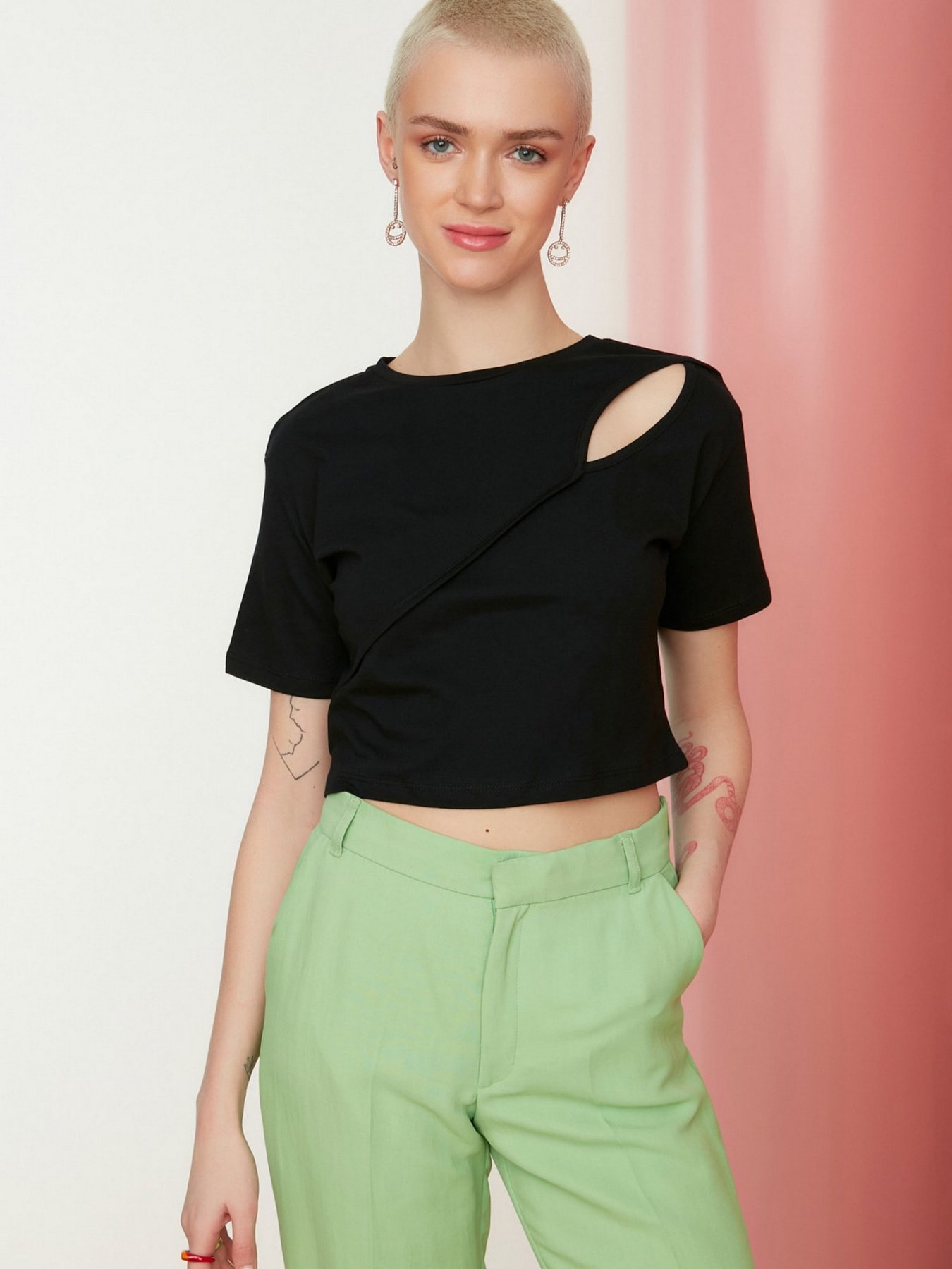 Футболка Trendyol модель TWOSS22TS1022/Siyah Фото