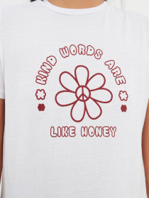 Футболка Trendyol модель TWOSS22TS2031/Beyaz Фото