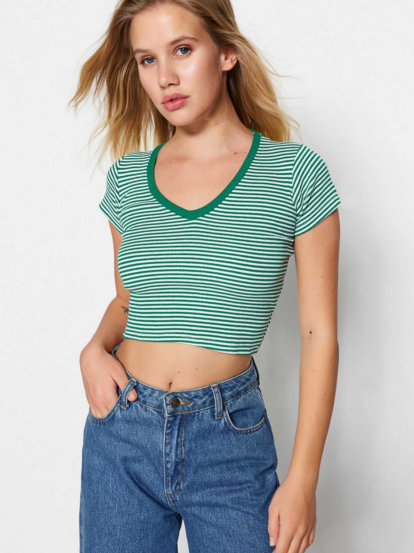 Топ Trendyol модель TWOSS23BZ00389/Beyaz-Yesil Фото