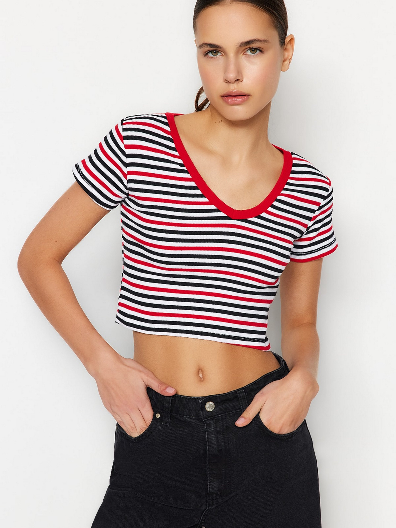 Топ Trendyol модель TWOSS23BZ00389/Siyah-Kirmizi Фото