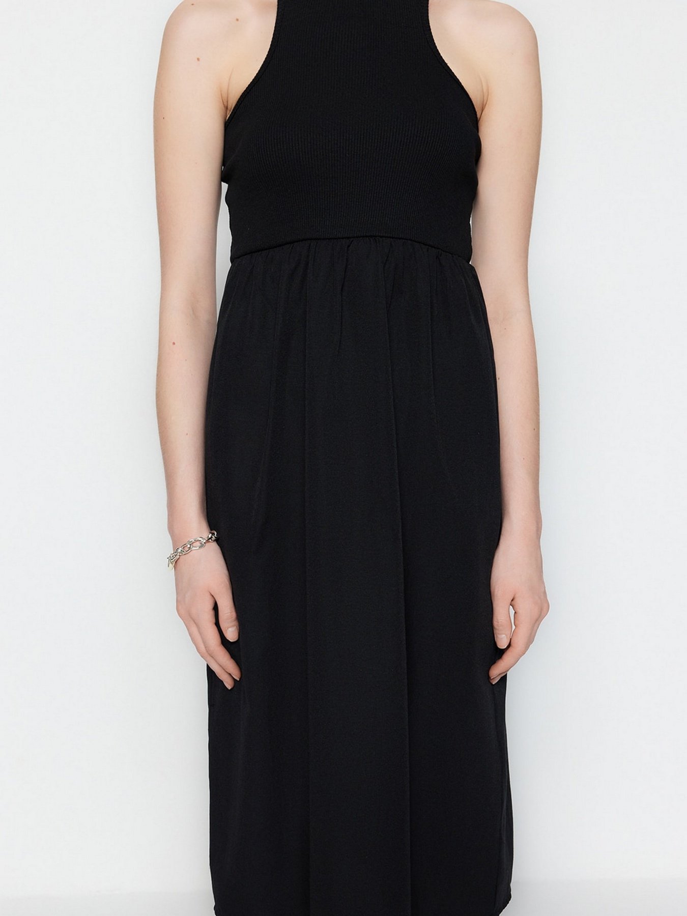 Платье миди Trendyol модель TWOSS23EL00688/Siyah Фото