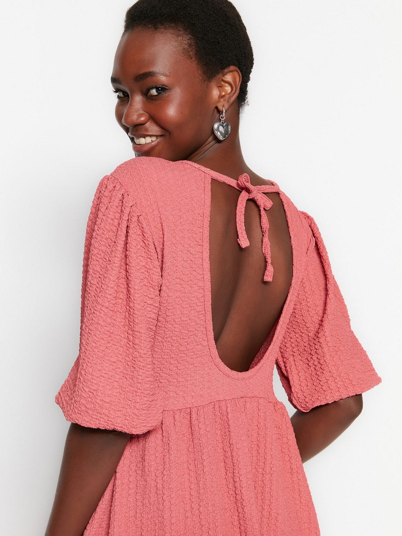 Платье мини Trendyol модель TWOSS23EL00710/Gul Kurusu Фото