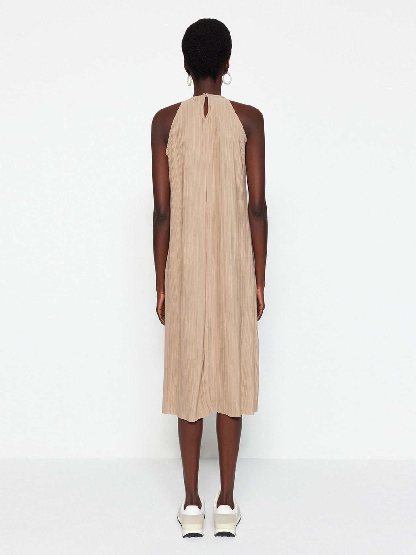 Платье миди Trendyol модель TWOSS23EL00752/Vizon Фото