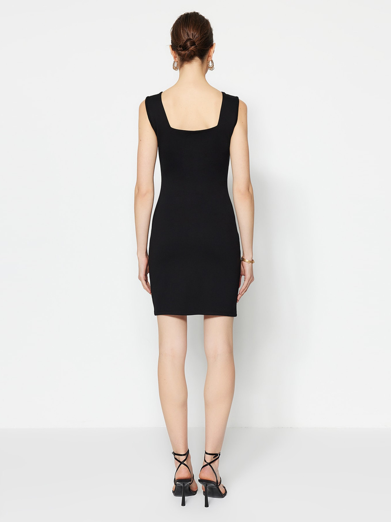 Платье мини Trendyol модель TWOSS23EL00798/Siyah Фото