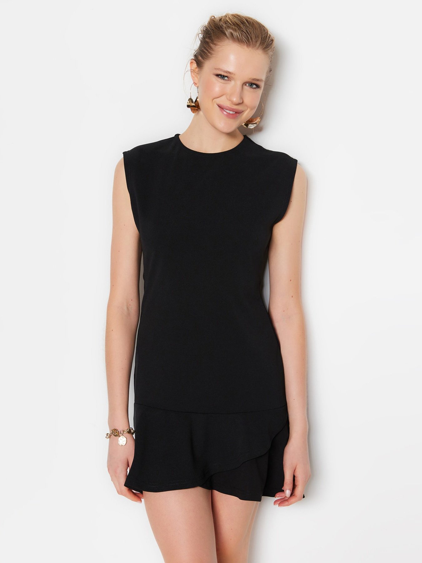 Платье мини Trendyol модель TWOSS23EL01702/Siyah Фото