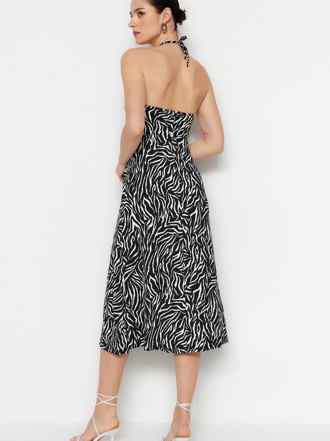 Сукня міді Trendyol модель TWOSS23EL01813/Siyah Сукня міді Trendyol модель TWOSS23EL01813/Siyah Фото