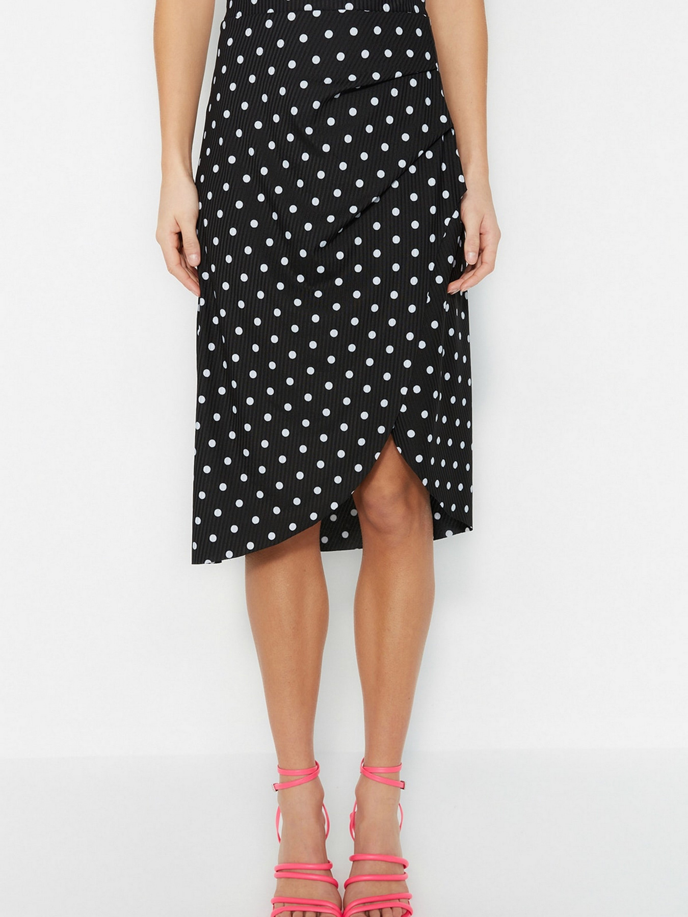 Юбка миди Trendyol модель TWOSS23ET00104/Siyah Фото