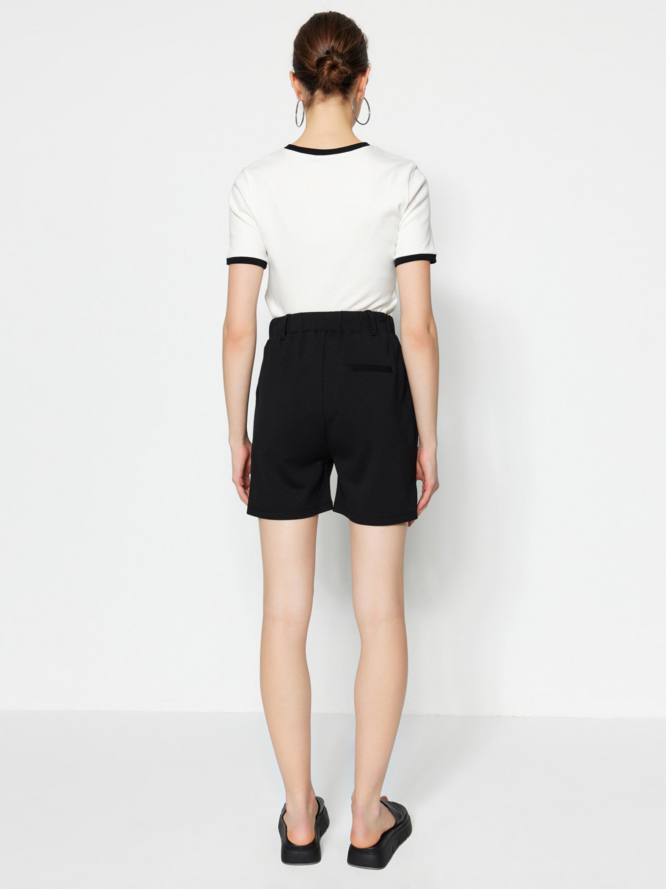 Повсякденні шорти Trendyol модель TWOSS23SR00068/Siyah Повсякденні шорти Trendyol модель TWOSS23SR00068/Siyah Фото