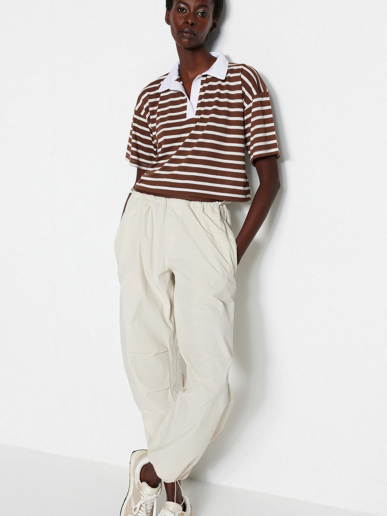 Футболка Trendyol модель TWOSS23TS00026/Kahverengi Фото