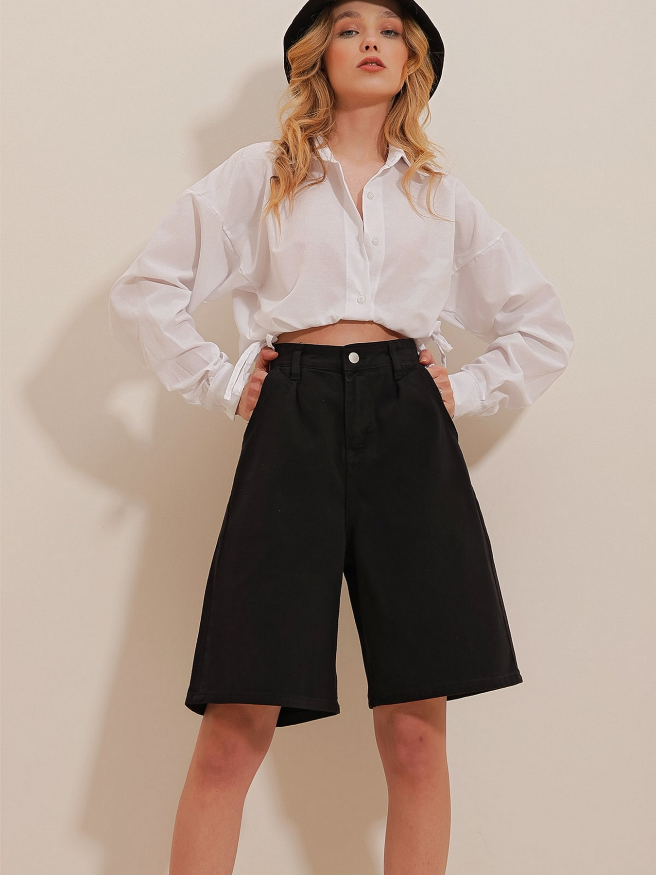 Шорты джинсовые Trend Alacati Stili модель ALC-X8174SİYAH Фото