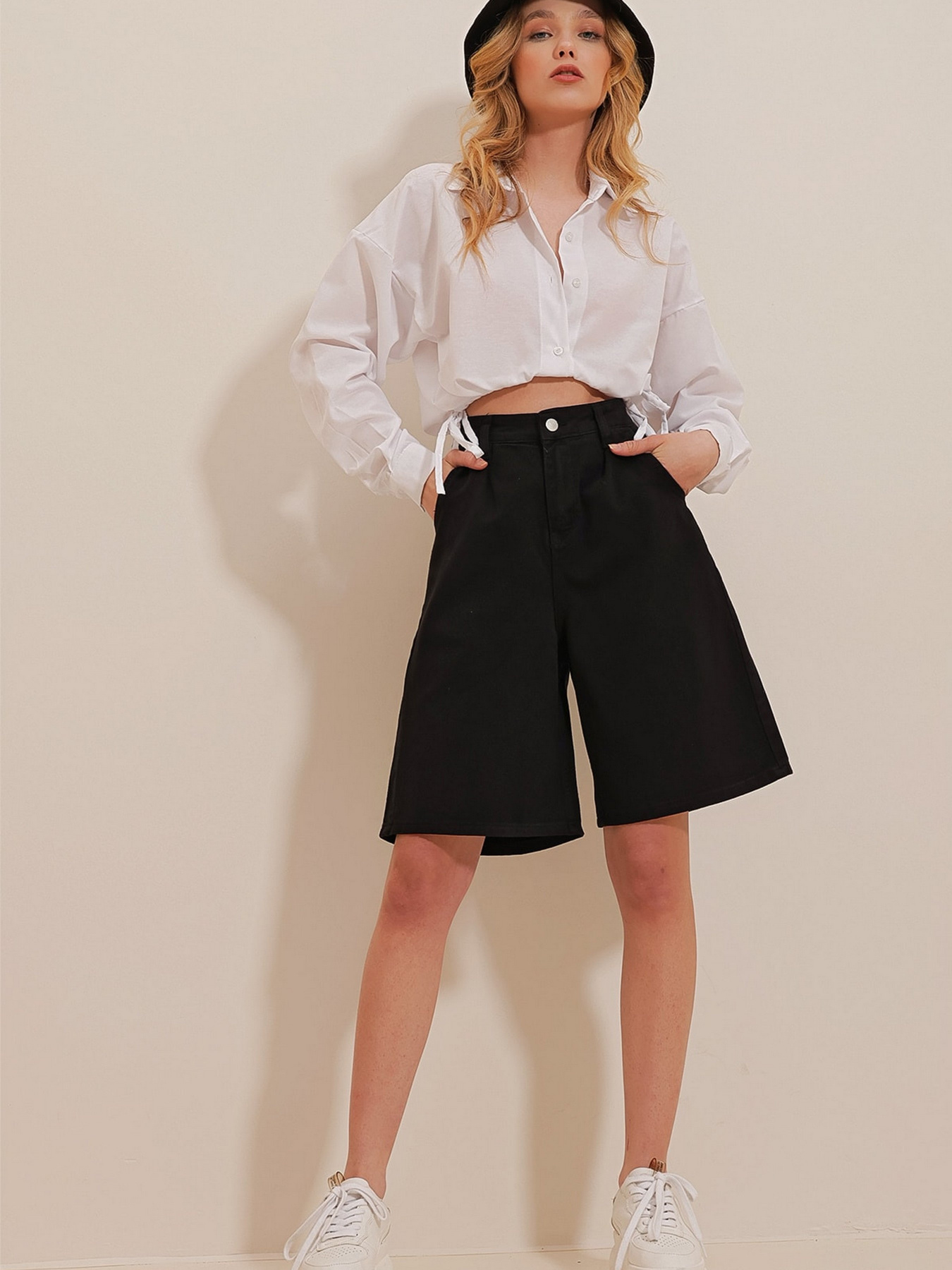 Джинсові шорти Trend Alacati Stili модель ALC-X8174SİYAH Джинсові шорти Trend Alacati Stili модель ALC-X8174SİYAH Фото