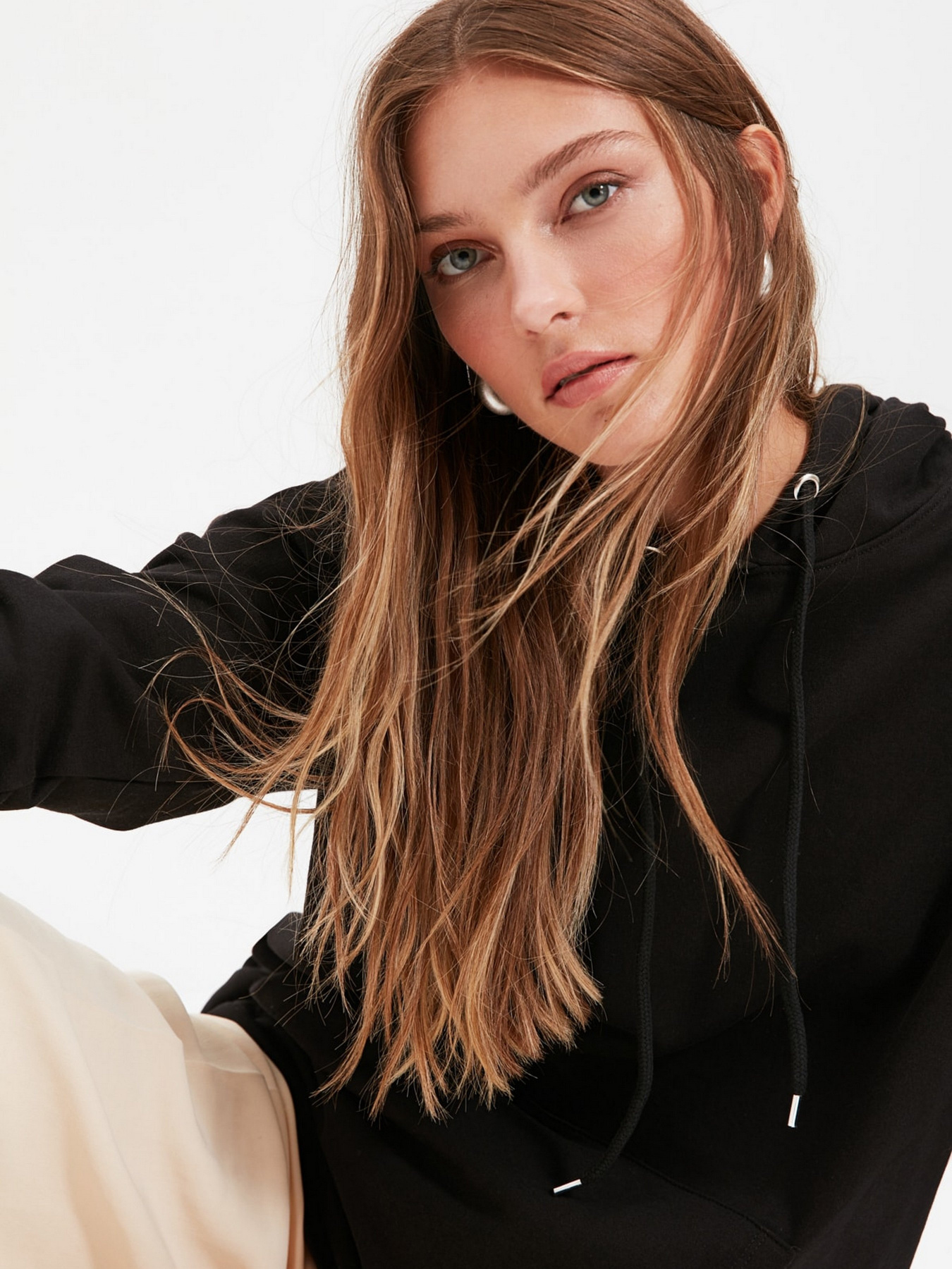 Худи Trendyol модель TWOAW20SW0525/Siyah Фото