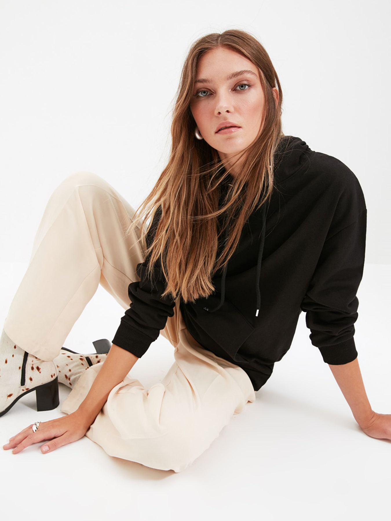 Худи Trendyol модель TWOAW20SW0525/Siyah Фото