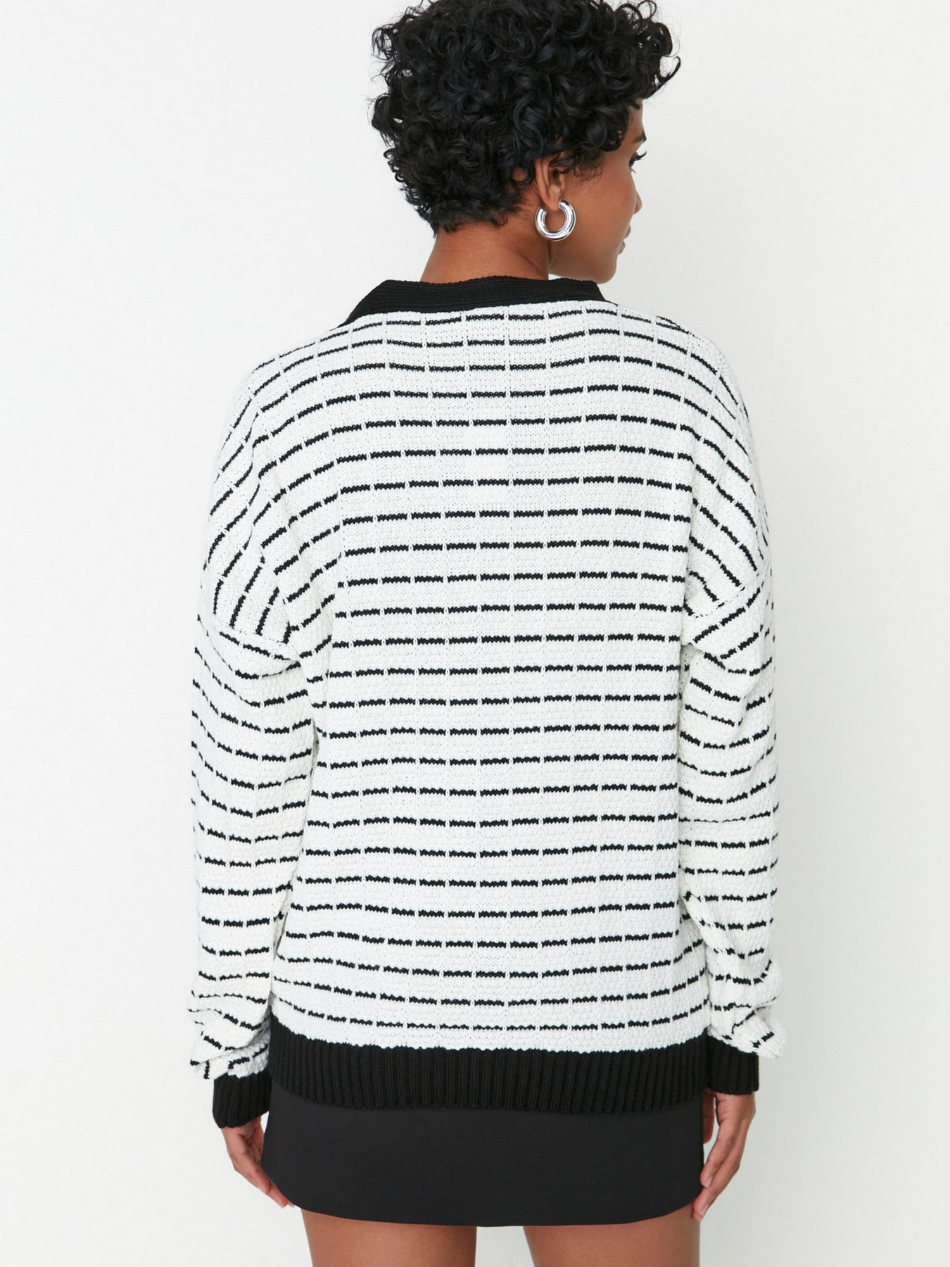 Кардиган Trendyol модель TWOAW23HI00261/Siyah Фото