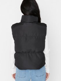 Утеплений жилет Trendyol модель TWOAW23YE00059/Siyah Фото