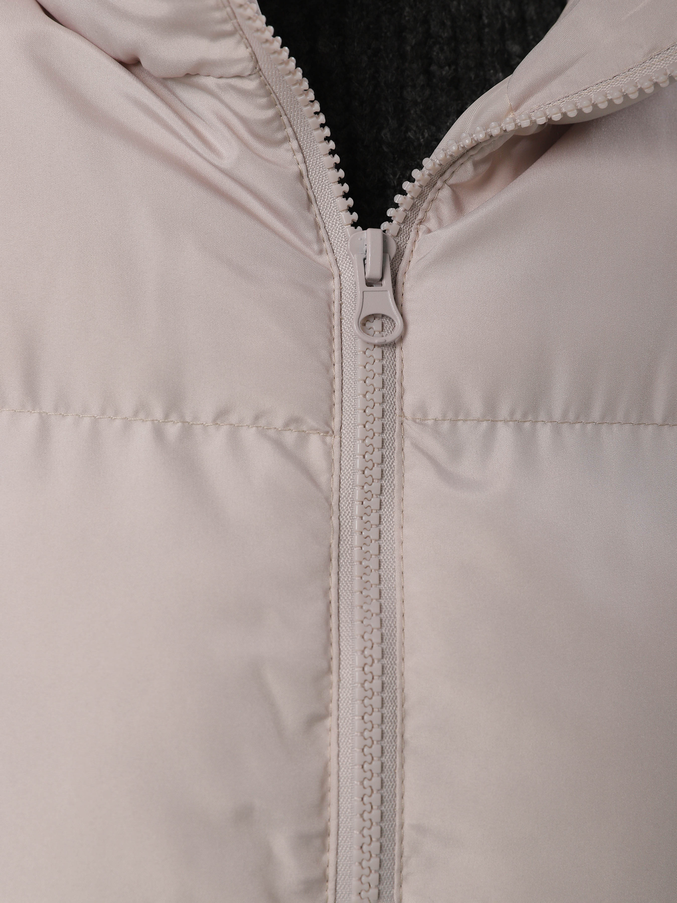 Утеплений жилет Trendyol модель TWOAW23YE00059/Tas Фото