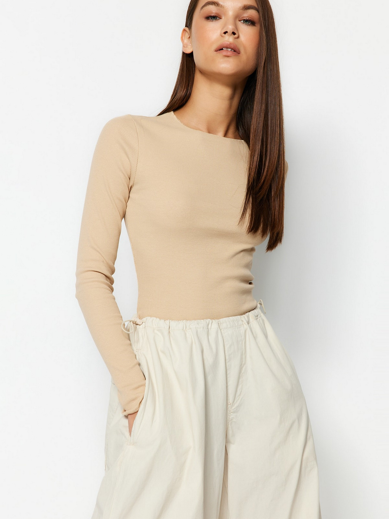 Лонгслів Trendyol модель TWOAW24BZ00066/Bej Фото