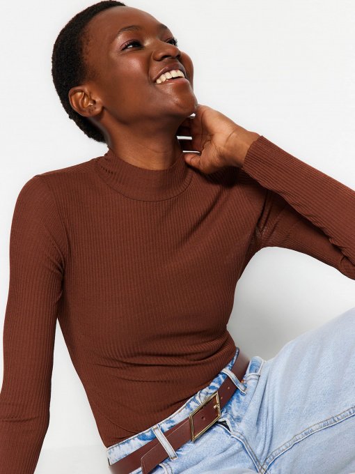 Водолазка Trendyol модель TWOAW24BZ00077/Kahverengi Фото