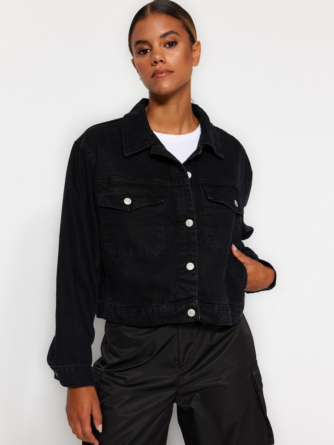 Джинсова куртка Trendyol модель TWOAW24CE00010/Siyah Фото