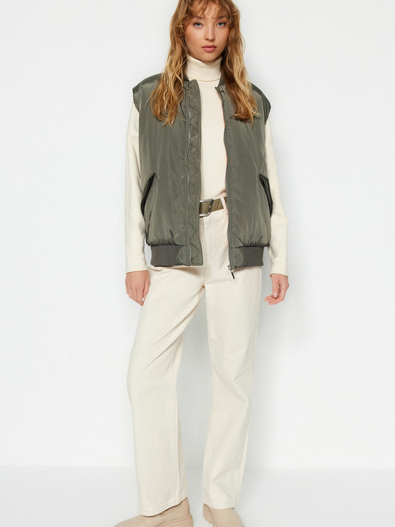 Утеплений жилет Trendyol модель TWOAW24YE00003/Haki Фото