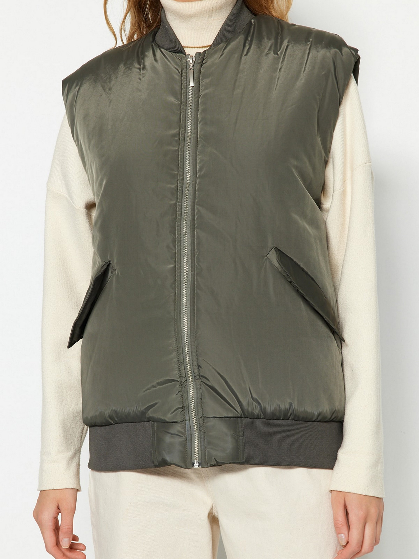 Утеплений жилет Trendyol модель TWOAW24YE00003/Haki Фото