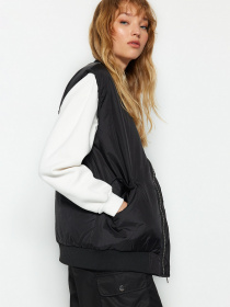 Утепленный жилет Trendyol модель TWOAW24YE00003/Siyah Фото
