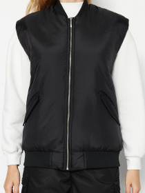 Утепленный жилет Trendyol модель TWOAW24YE00003/Siyah Фото