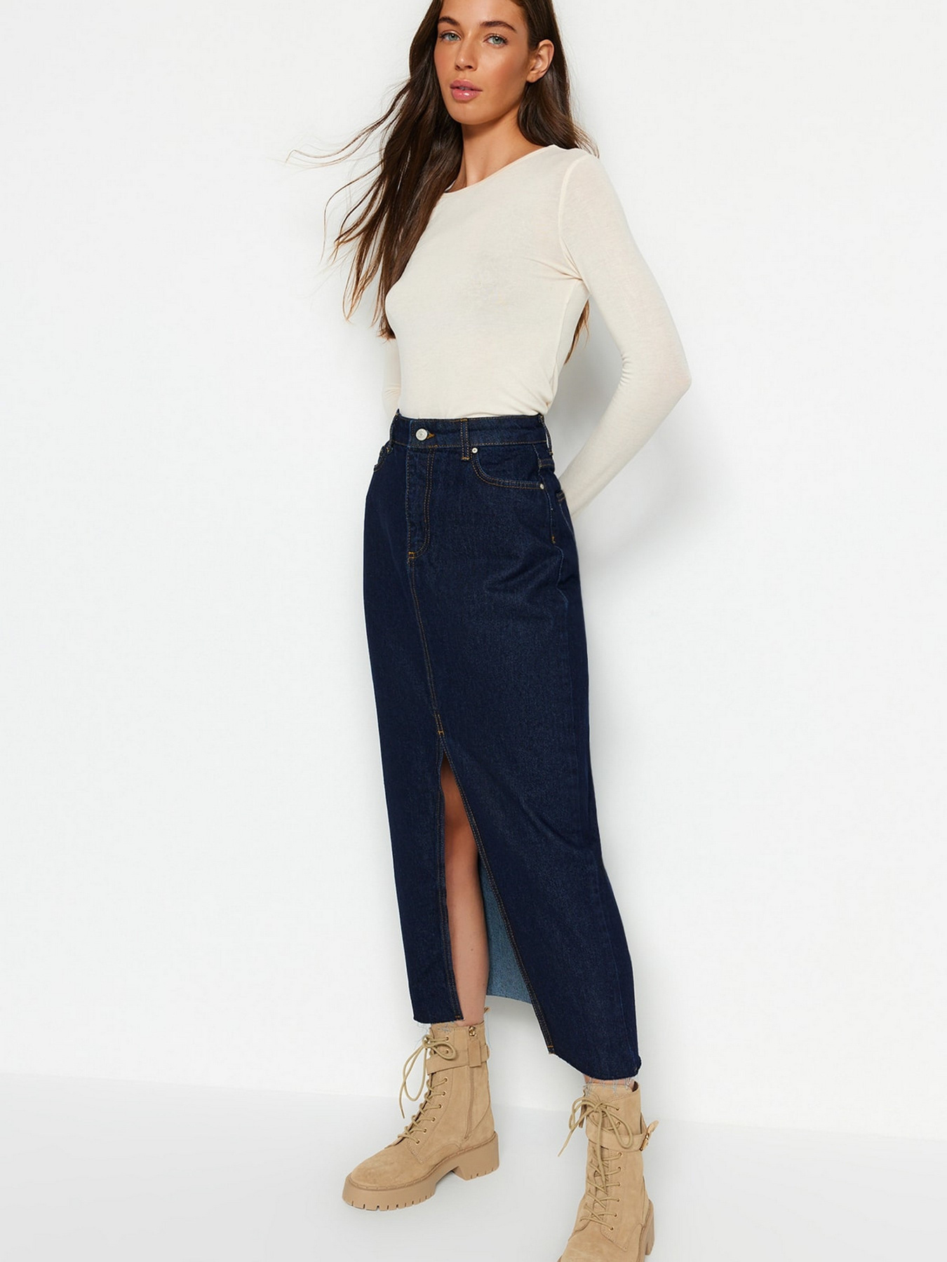 Джинсовая юбка Trendyol модель TWOSS23ET00290/Koyu Mavi Фото