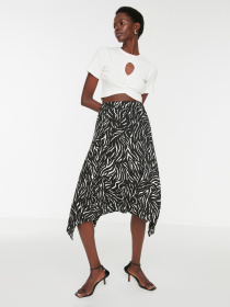 Спідниця міді Trendyol модель TWOAW20ET0440/Beyaz Фото