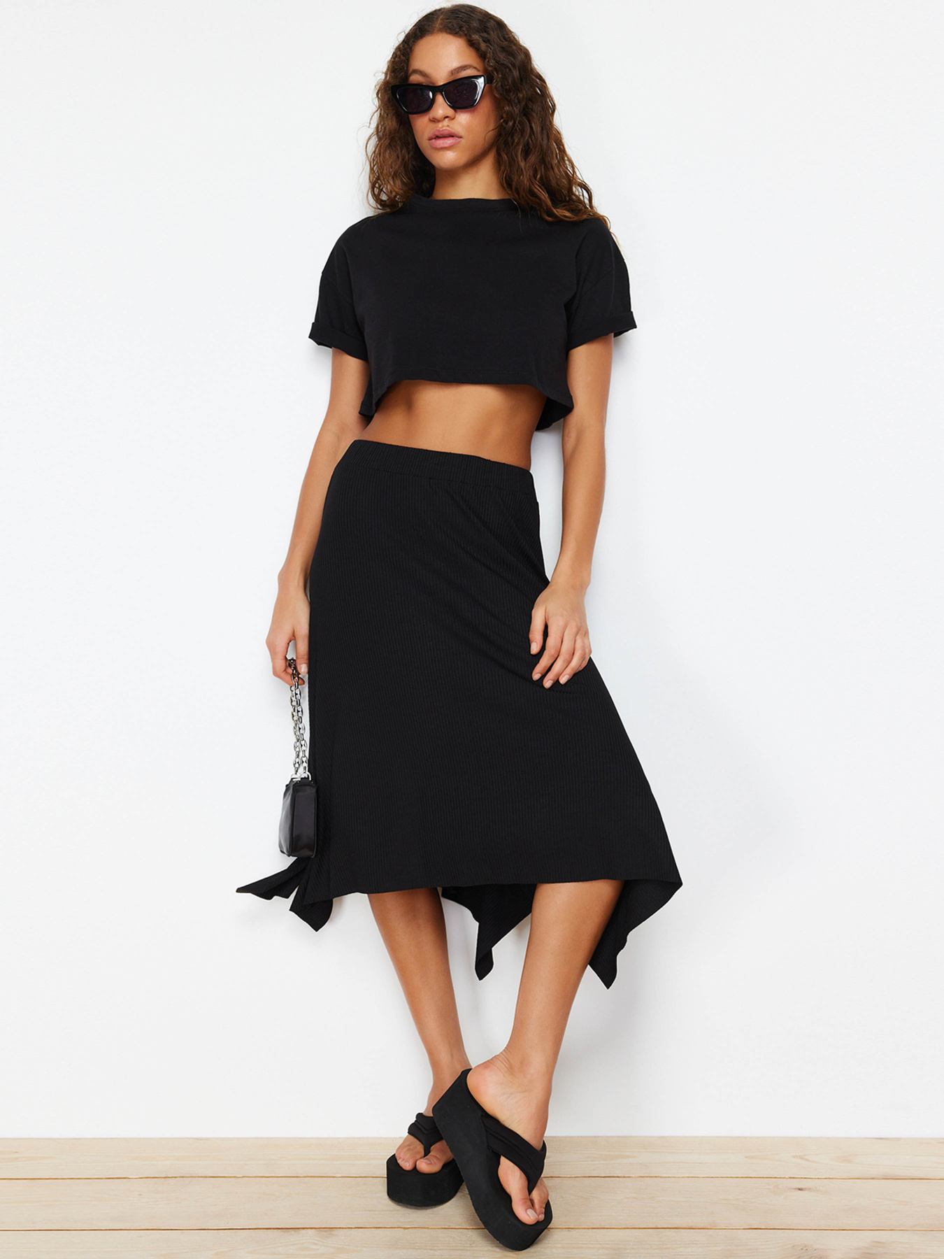 Юбка миди Trendyol модель TWOAW20ET0440/Siyah Фото