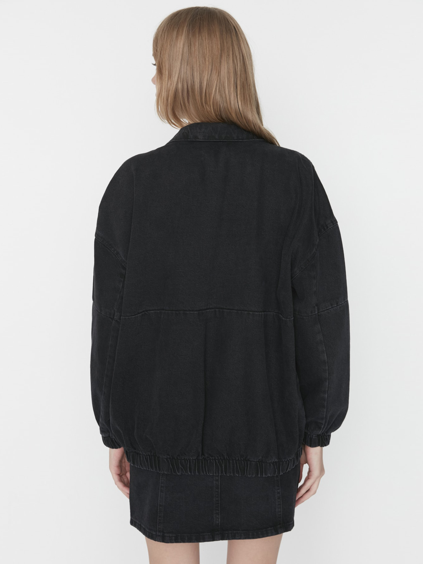 Джинсовая куртка Trendyol модель TWOAW23CE00213/Siyah Фото