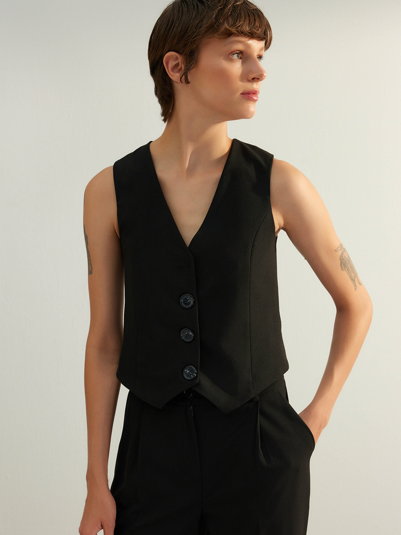 Жилет классический Trendyol модель TWOAW24YE00061/Siyah Фото