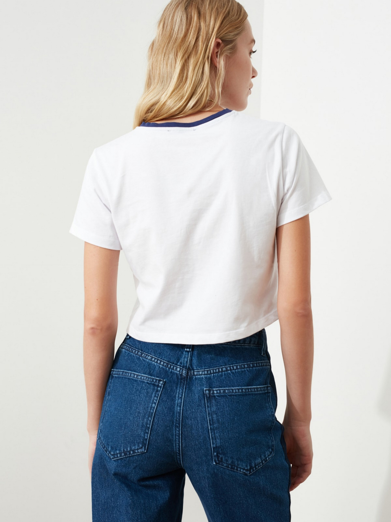 Футболка Trendyol модель TWOSS21TS0395/Beyaz Фото