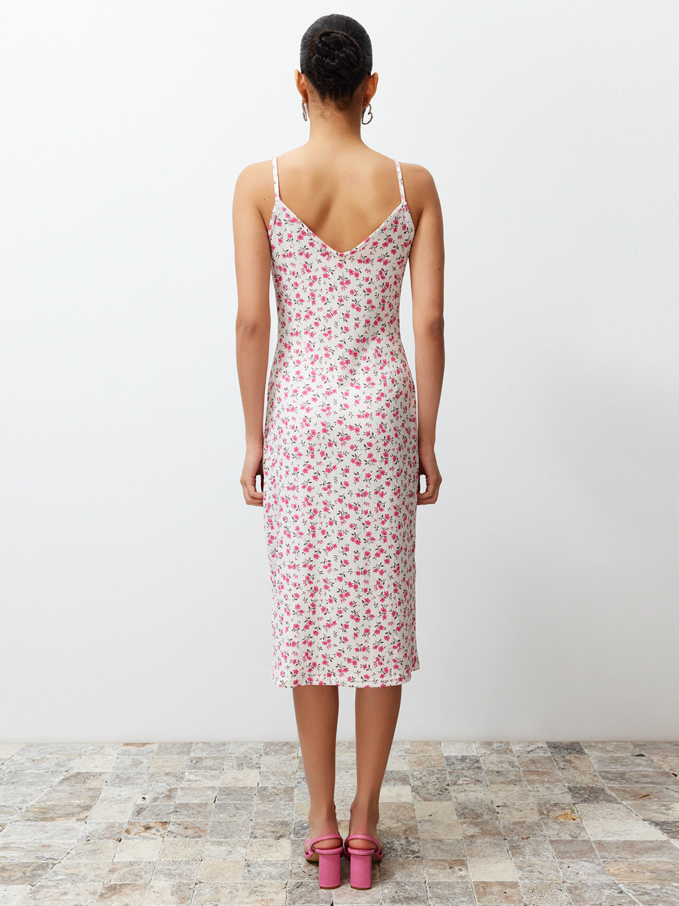 Платье миди Trendyol модель TWOSS23EL01454/Ekru Фото