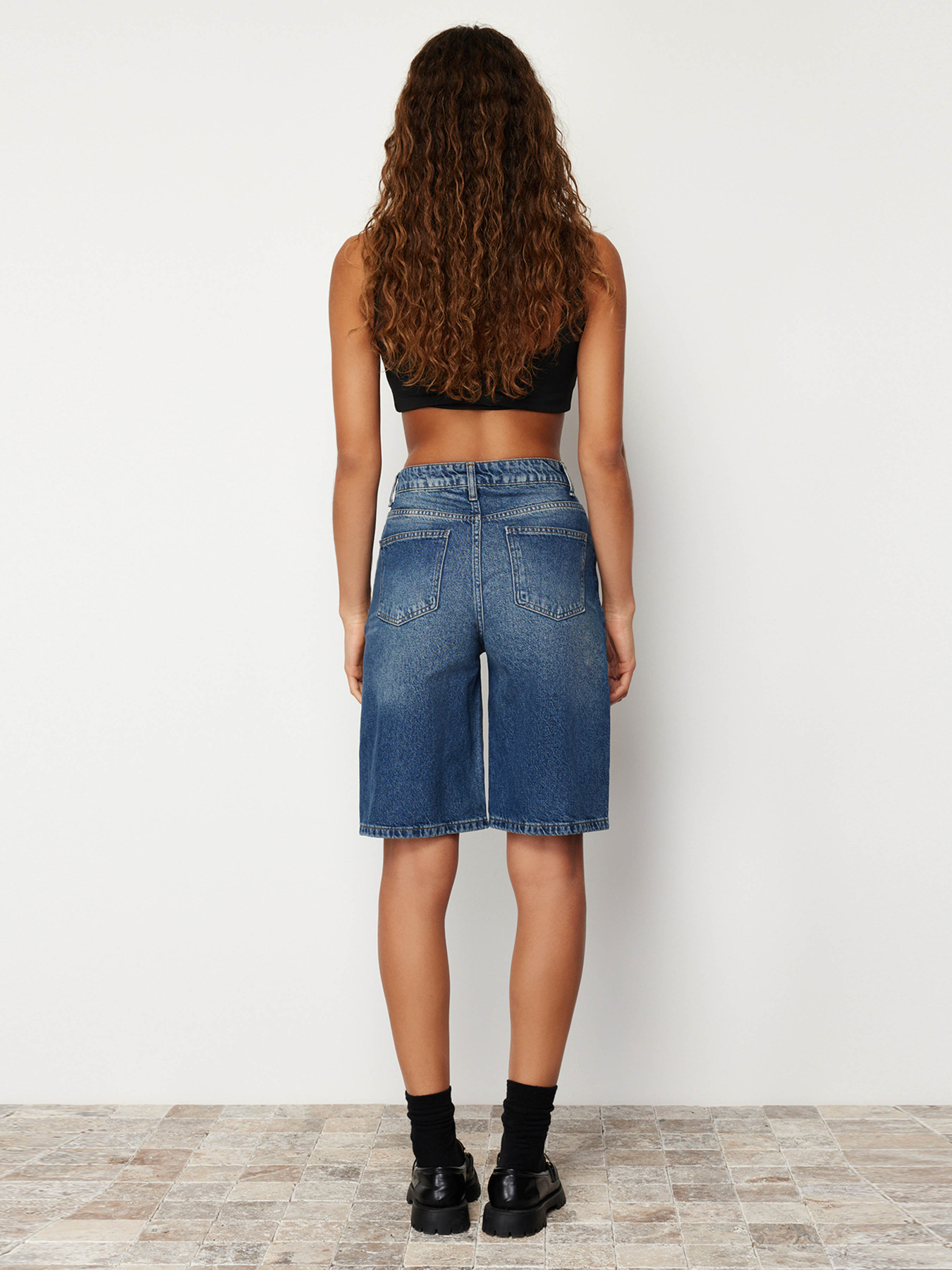 Джинсовые шорты Trendyol модель TWOSS24SR00007/Mavi Джинсовые шорты Trendyol модель TWOSS24SR00007/Mavi Фото