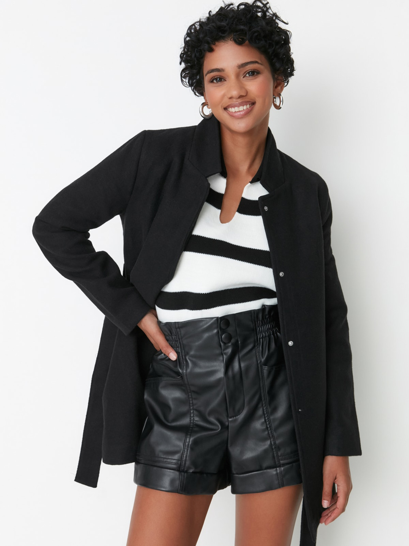 Пальто Trendyol модель TWOAW21KB0032/Siyah Фото