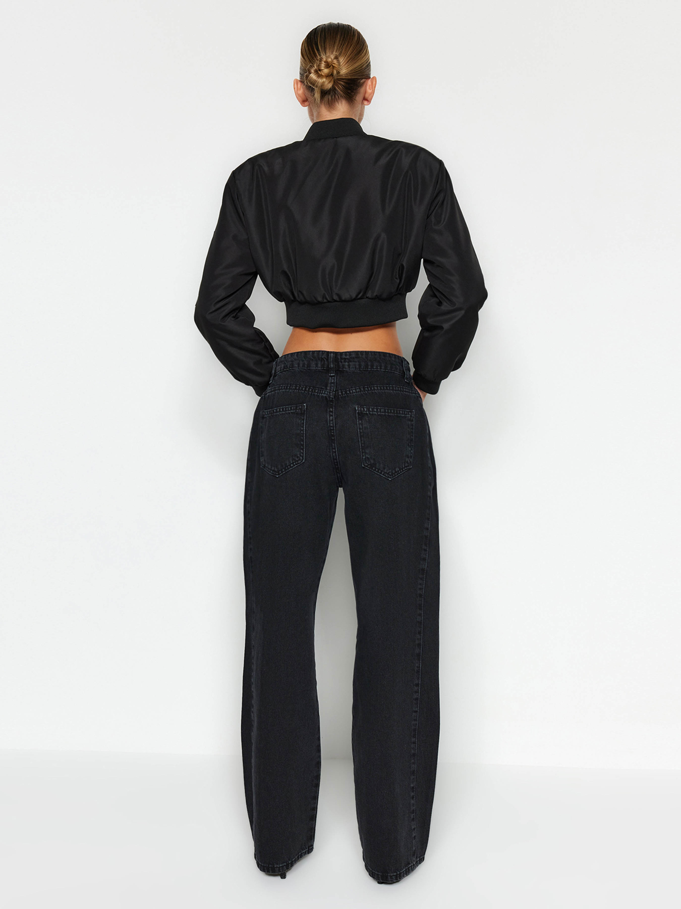 Джинси кльош Trendyol модель TWOAW24JE00260/Siyah Фото