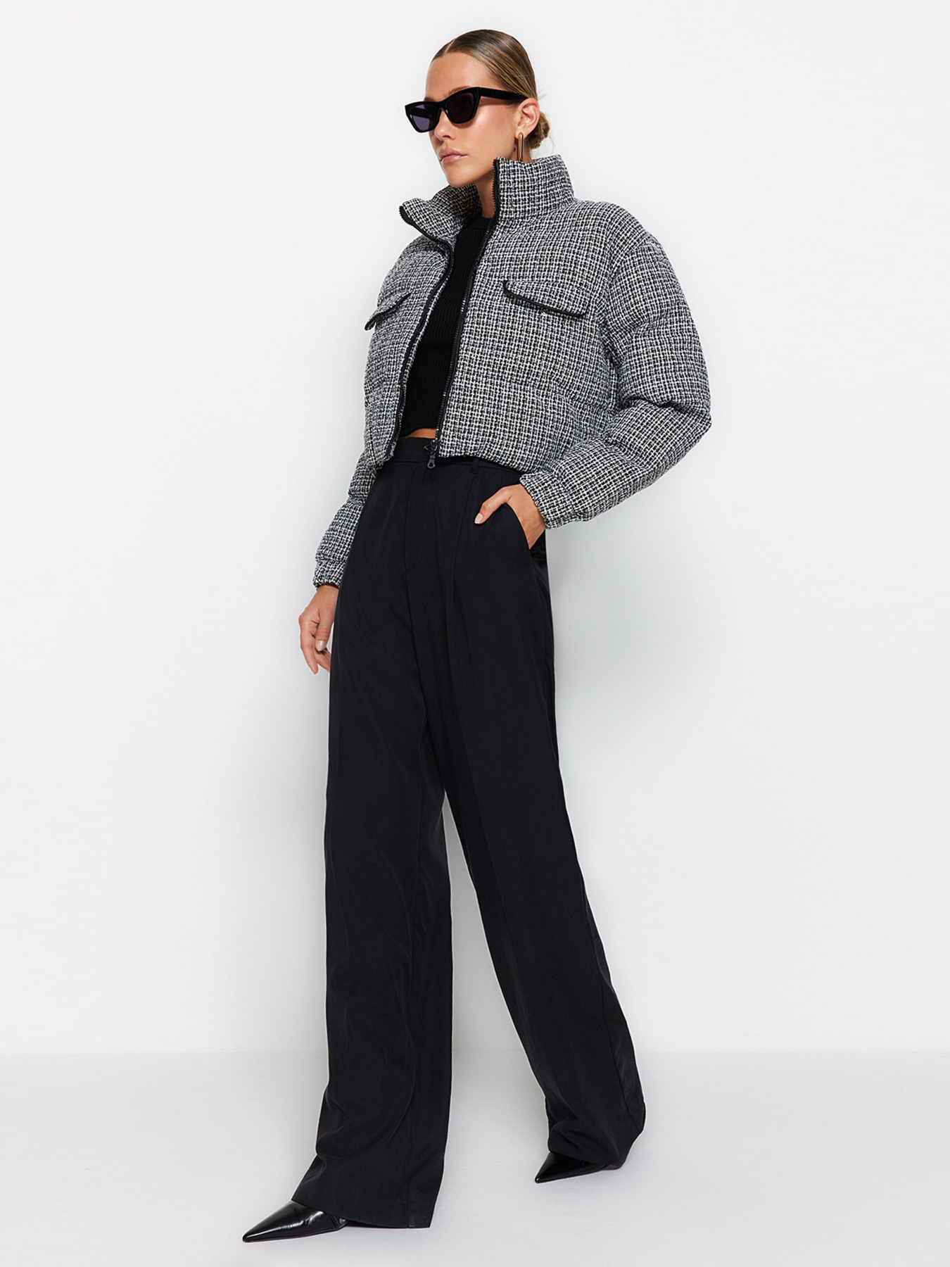 Куртки и дубленки Trendyol модель TWOAW24MO00028/Siyah Куртки и дубленки Trendyol модель TWOAW24MO00028/Siyah Фото