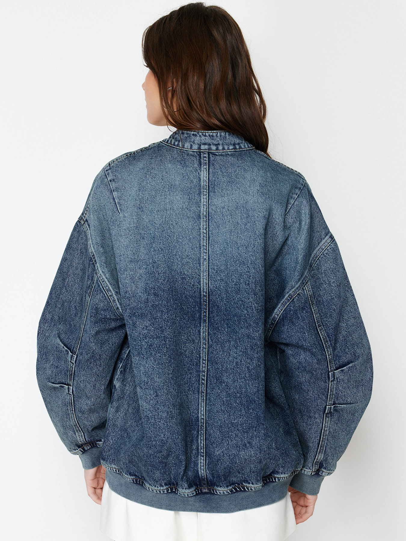 Джинсовая куртка Trendyol модель TWOSS24CE00026/Koyu Mavi Фото