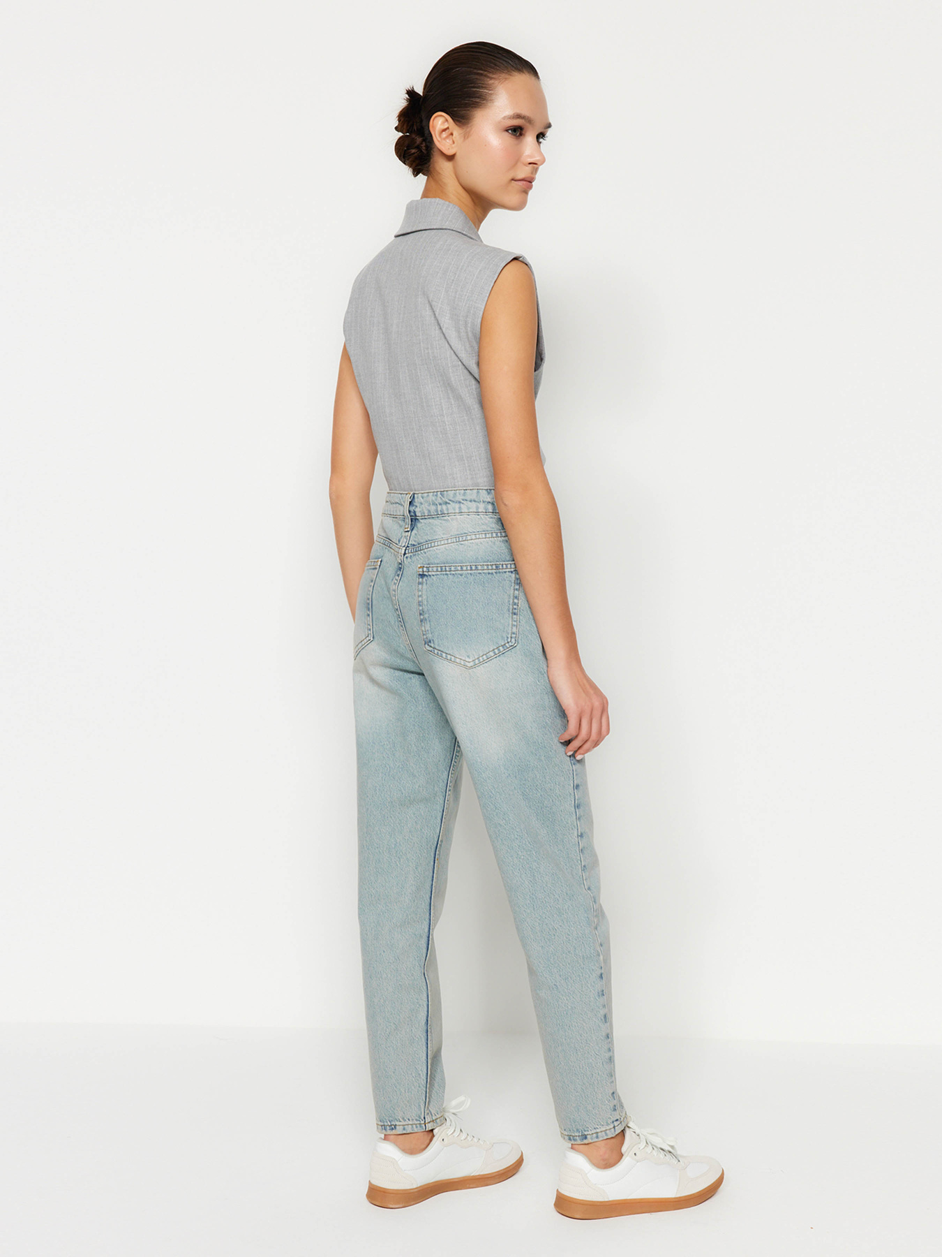 Прямые джинсы Trendyol модель TWOSS24JE00026/Mavi Фото