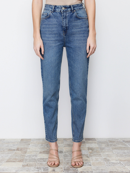 Прямые джинсы Trendyol модель TWOSS24JE00039/Mavi Фото
