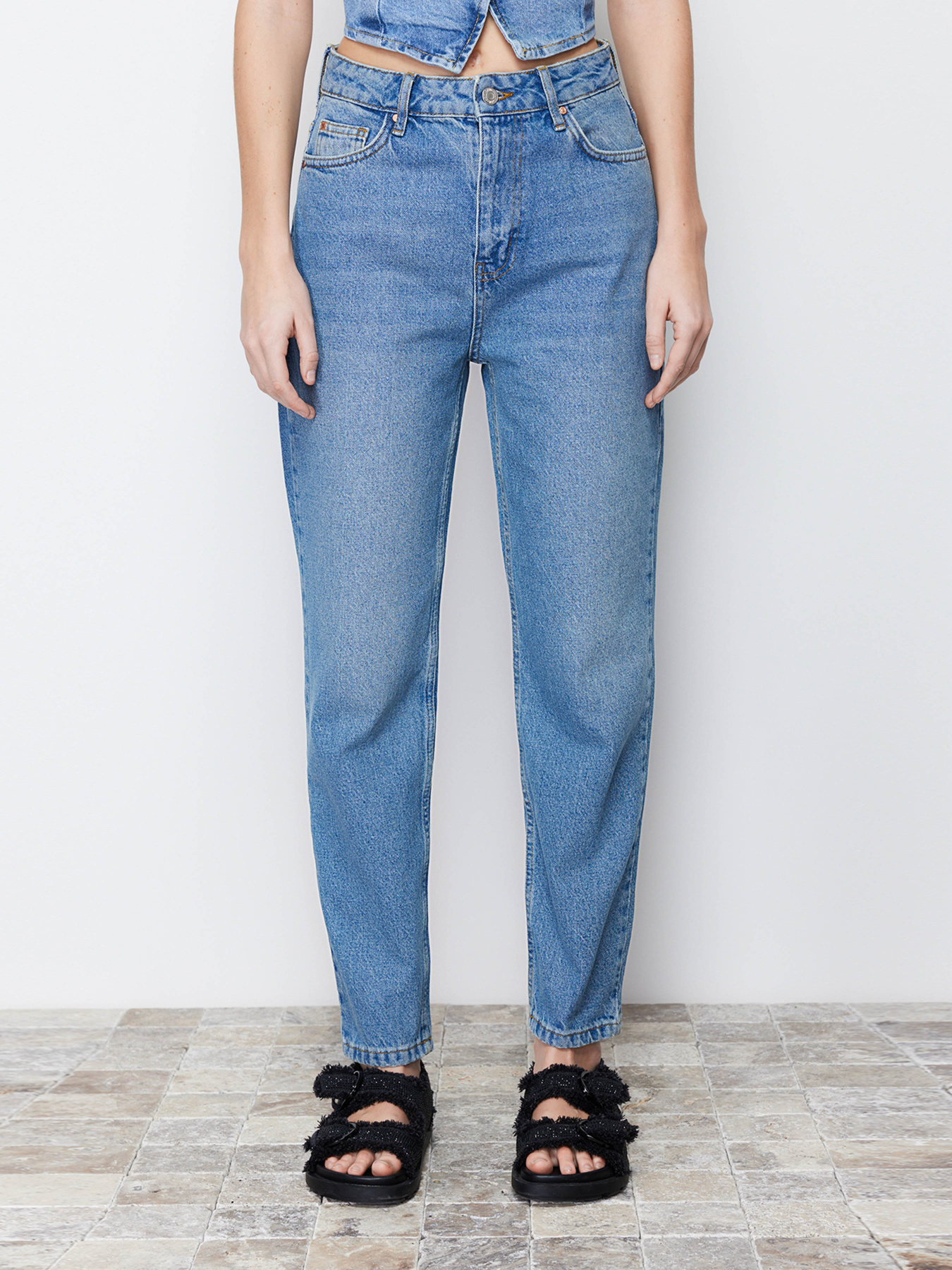 Джинси мом Trendyol модель TWOSS24JE00040/Mavi Фото