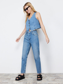 Джинси мом Trendyol модель TWOSS24JE00040/Mavi Фото