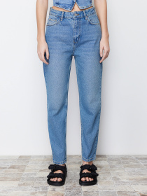 Джинси мом Trendyol модель TWOSS24JE00040/Mavi Фото