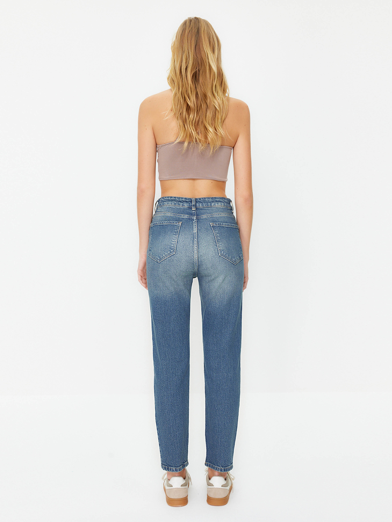 Джинси мом Trendyol модель TWOSS24JE00082/Mavi Фото