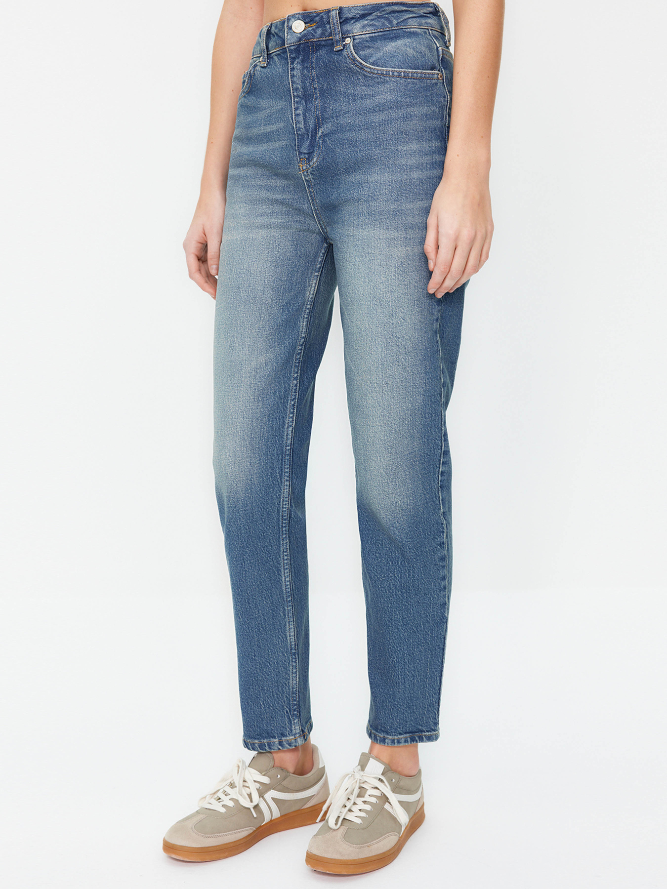 Джинси мом Trendyol модель TWOSS24JE00082/Mavi Фото