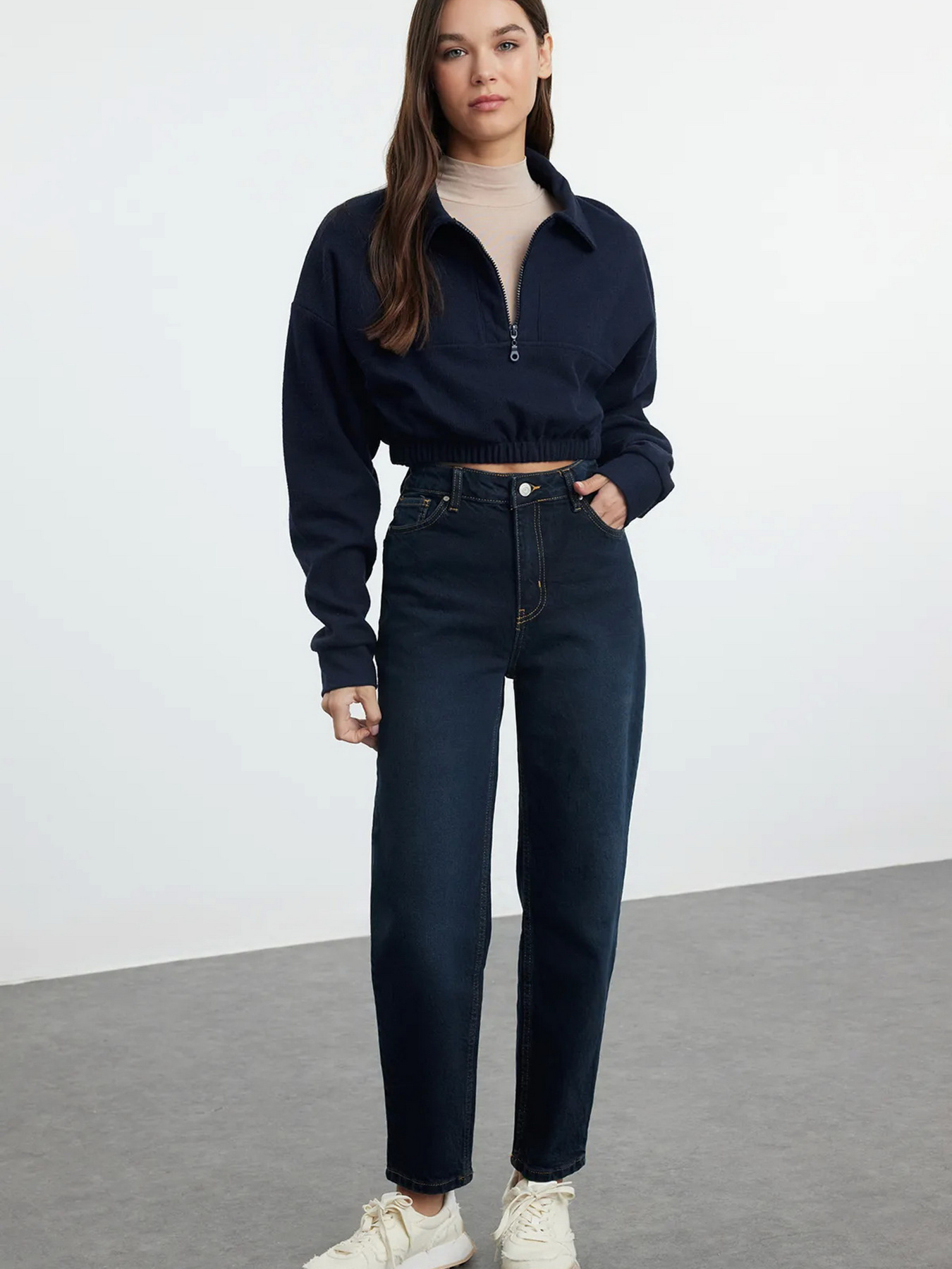 Джинси мом Trendyol модель TWOAW25JE00078/Koyu Mavi Фото